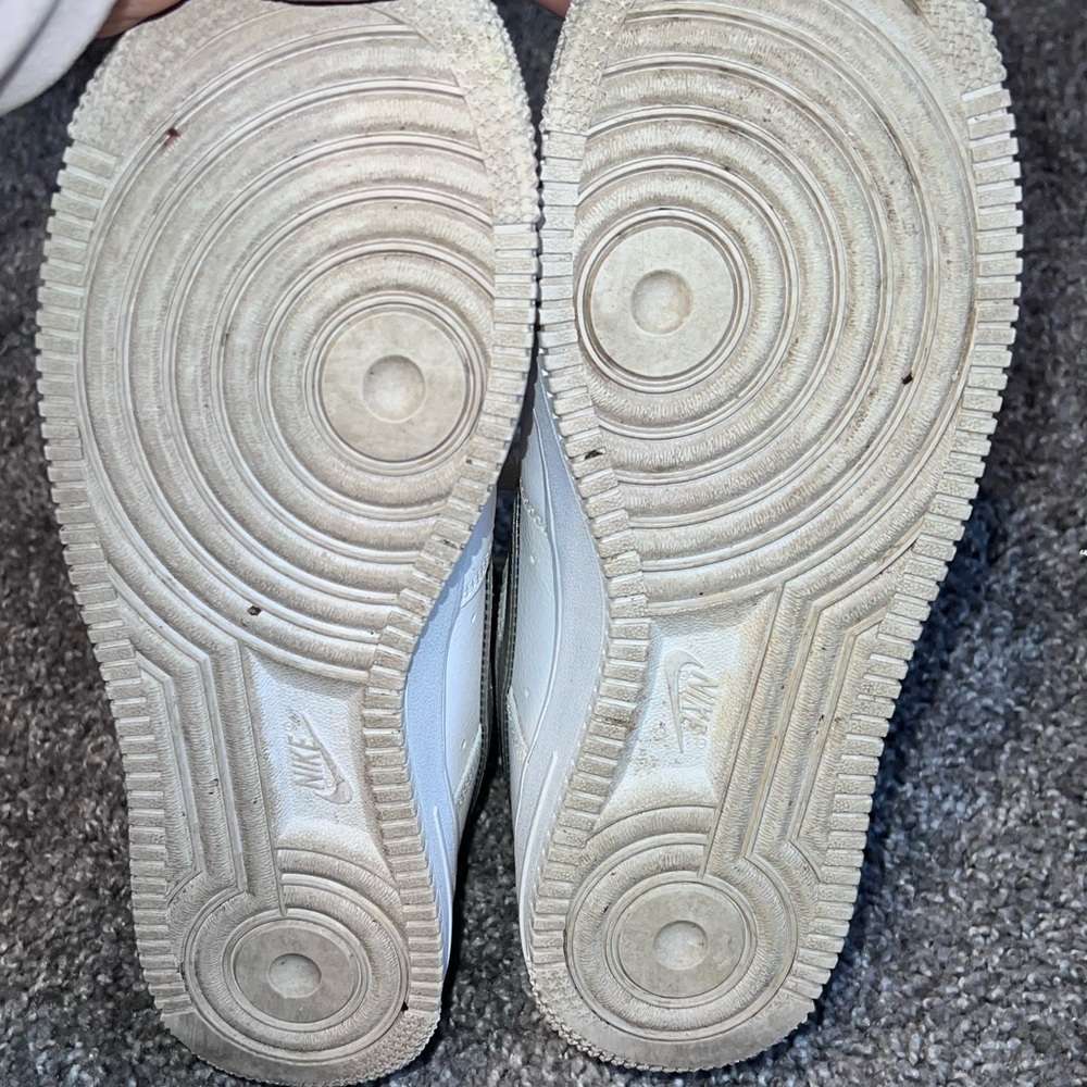 Chrome Nikes light wear small creasing - Picture 5 of 7